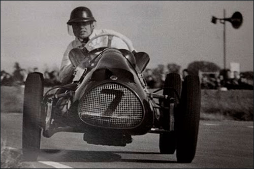 В 1952 году Майк одержал четыре победы в британских гонках, выступая на Cooper T20