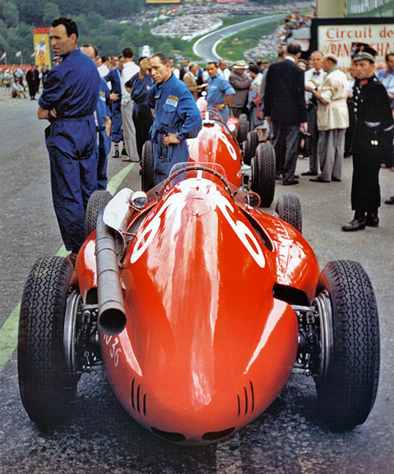 Машины Ferrari Хосе-Фройлана Гонсалеса и Мориса Трентиньяна на Гран При Бельгии 1954 года
