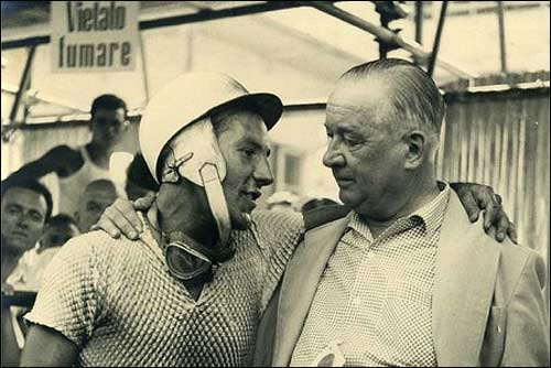 Гай Энтони Вандервелл с лидером Vanwall Стирлингом Моссом